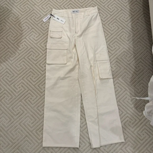 NWT Aritzia Cargo Pants White Birch - Picture 8 of 11